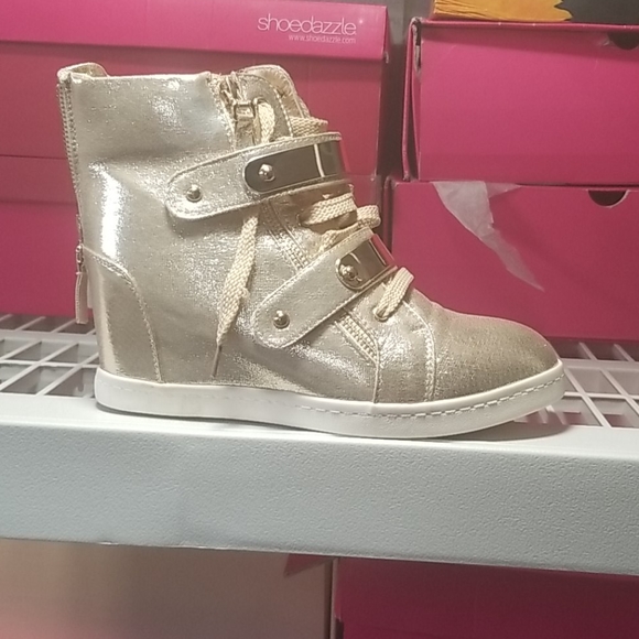 Shoes - Picture 3 of 4